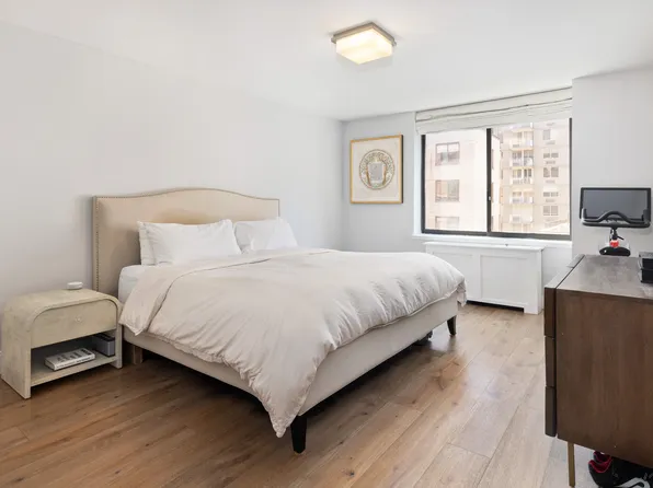 525 East 80th Street 9D image 3 of 8