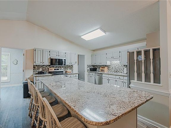 3rd image of 2603 Crescent Hill Dr