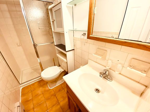 5th image of 60-16 32nd Ave #1R