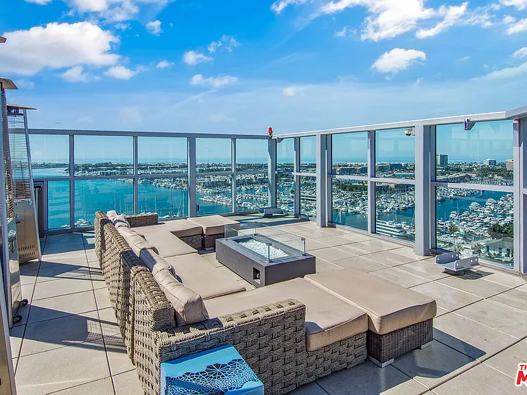 13700 Marina Pointe Dr #1507 — Photo 25