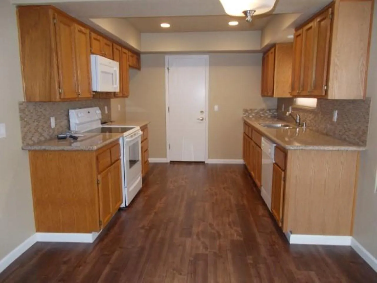 2 bed, 1029 sqft, $1,350 — Photo 4