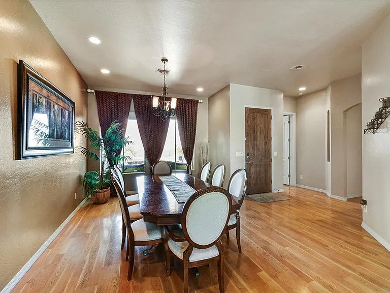 412 E Yearling Rd — Photo 8