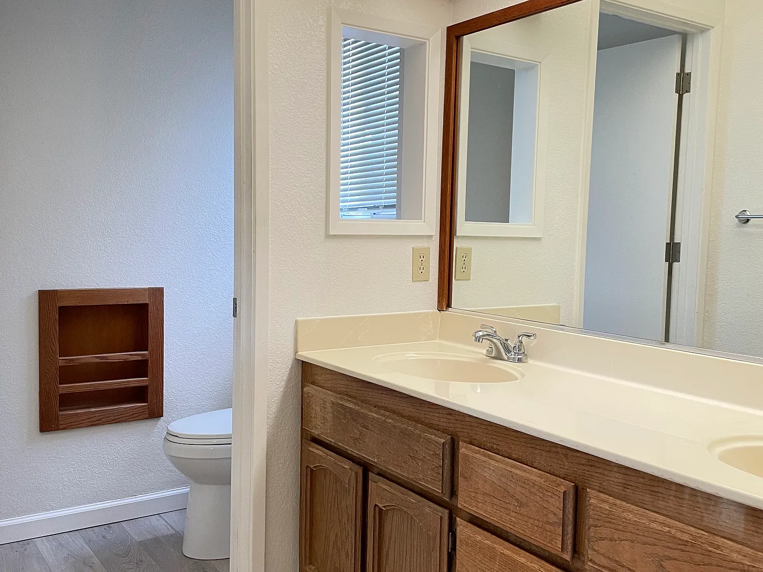 3 bed, 2.0 bath, 1154 sqft, $2,495 — Photo 4