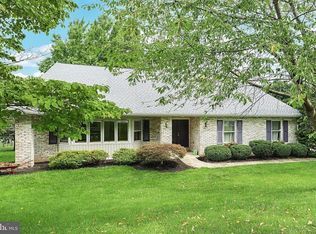 2155 Southbrook Dr, York, PA 17403
