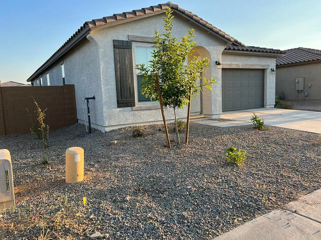 299 E Tahiti Dr — Photo 4