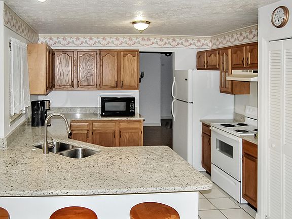 4th image of 209 SW Kestor Dr