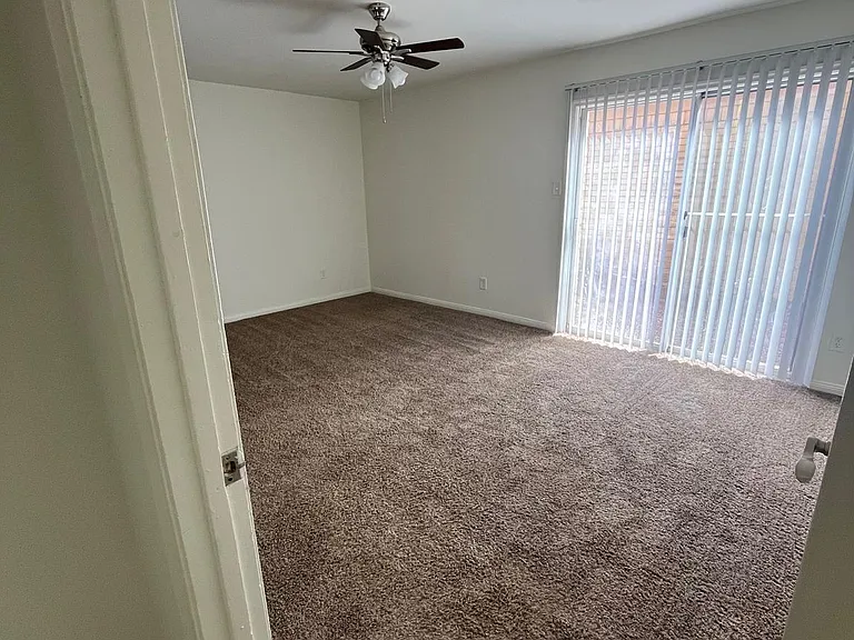 7834 Oakington Dr — Photo 10