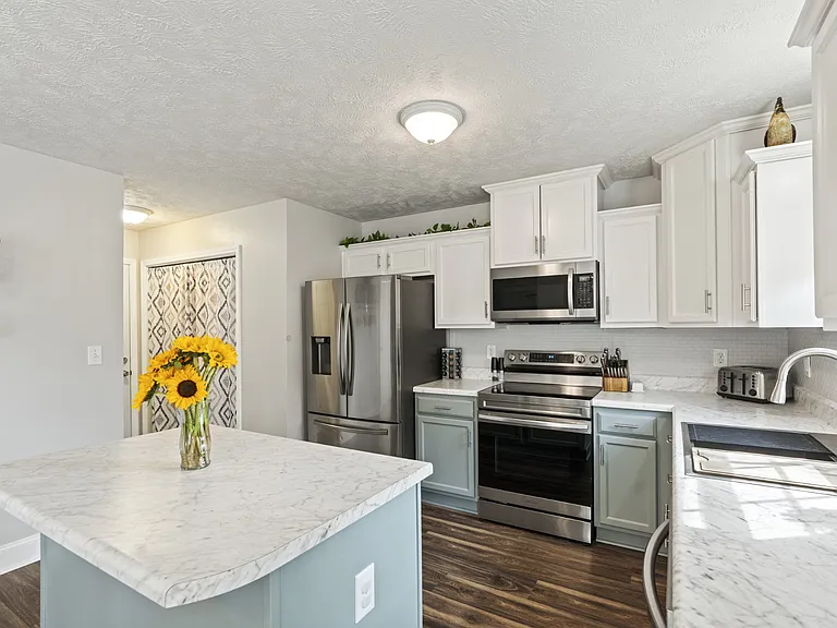 3467 Melrose Dr — Photo 6