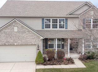 1562 Woodfield Dr, Greenwood, IN