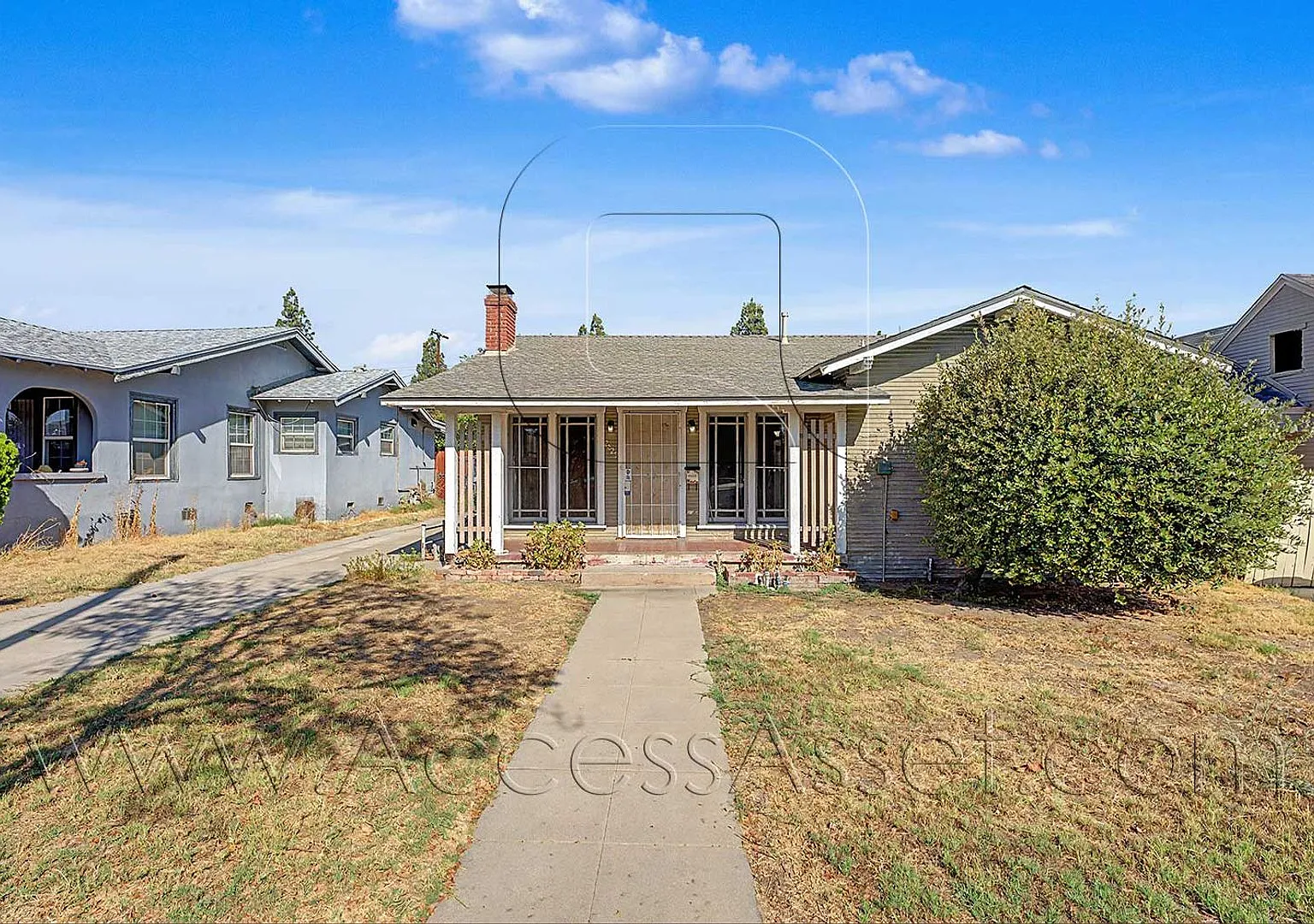 Charming 2 Bedroom Home Featuring Large Bedrooms & Open Living — Photo 2