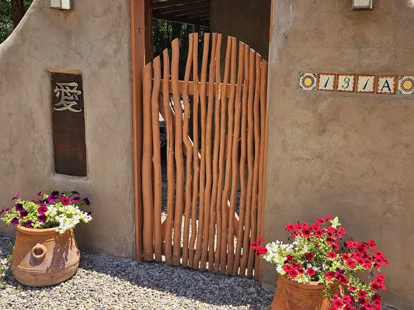 (undisclosed Address), Taos, NM 87571