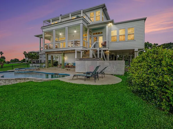 4522 Tharp Dr, Seabrook, TX 77586