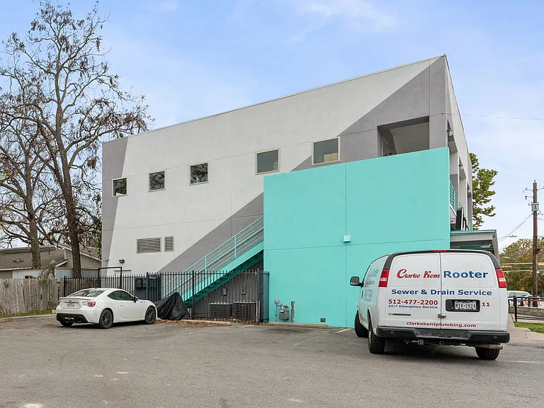 2601 East 7th Street — Photo 31