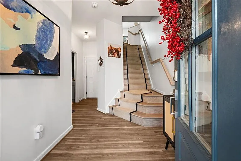 3 bed, 5.0 bath, 2032 sqft, $3,150 — Photo 4