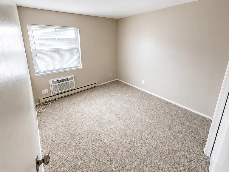 7546 Hazelcrest Dr — Photo 7