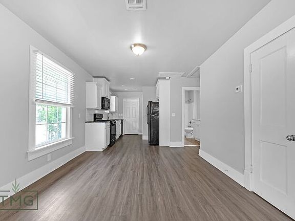 5th image of 2620 E 7th St