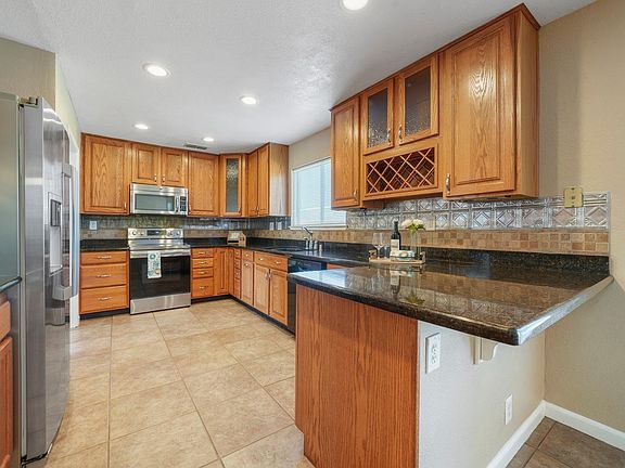 4th image of 1102 Tanglewood Drive