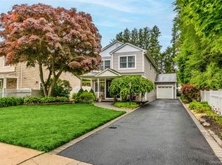 5 Bennett Ave, Huntington Station, NY 11746