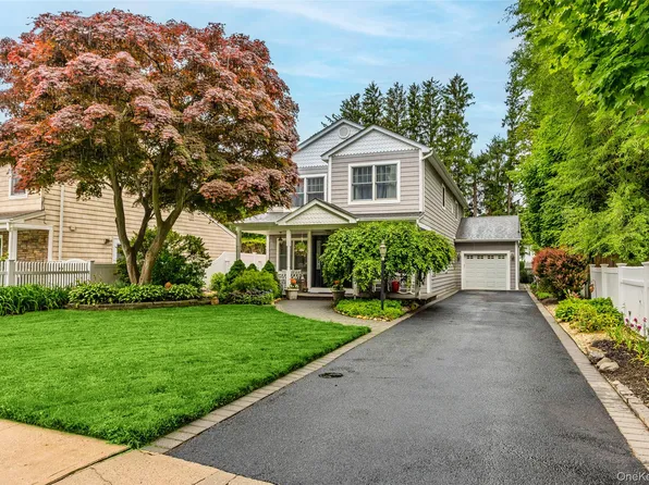 5 Bennett Avenue, Huntington Station, NY 11746
