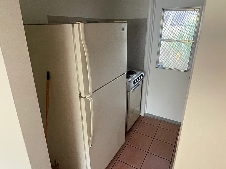 1023 NW 36th Ave #4 — Photo 7