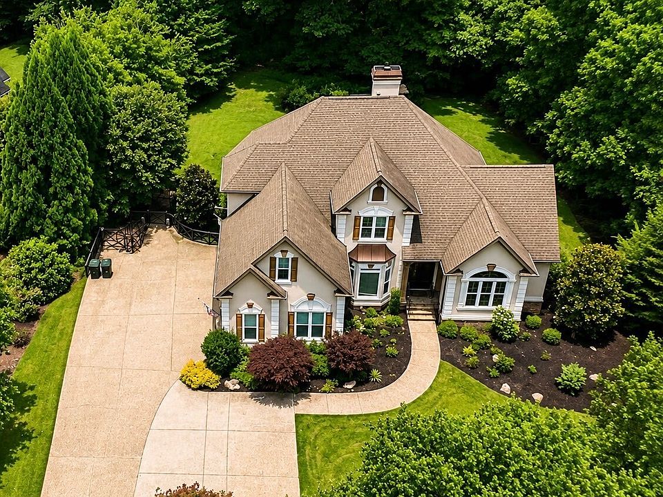 1st image of 915 Champions Fairway Dr