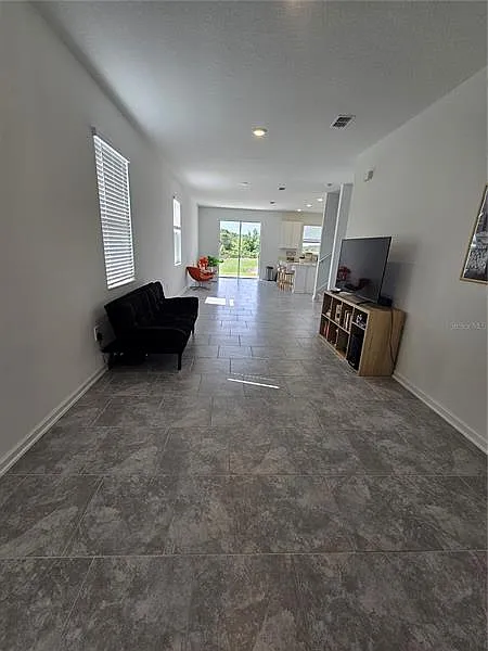 3 bed, 1888 sqft, $2,200 — Photo 3