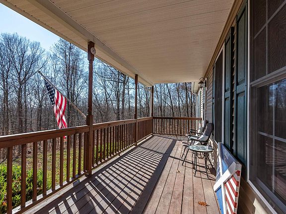 3rd image of 4824 Tamarack Ln