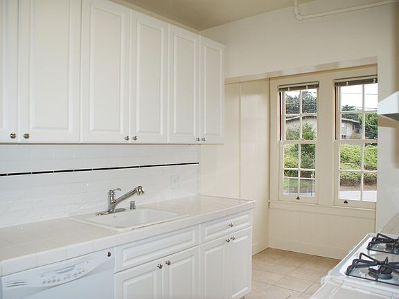 4th image of 725 Liggett Ave #A