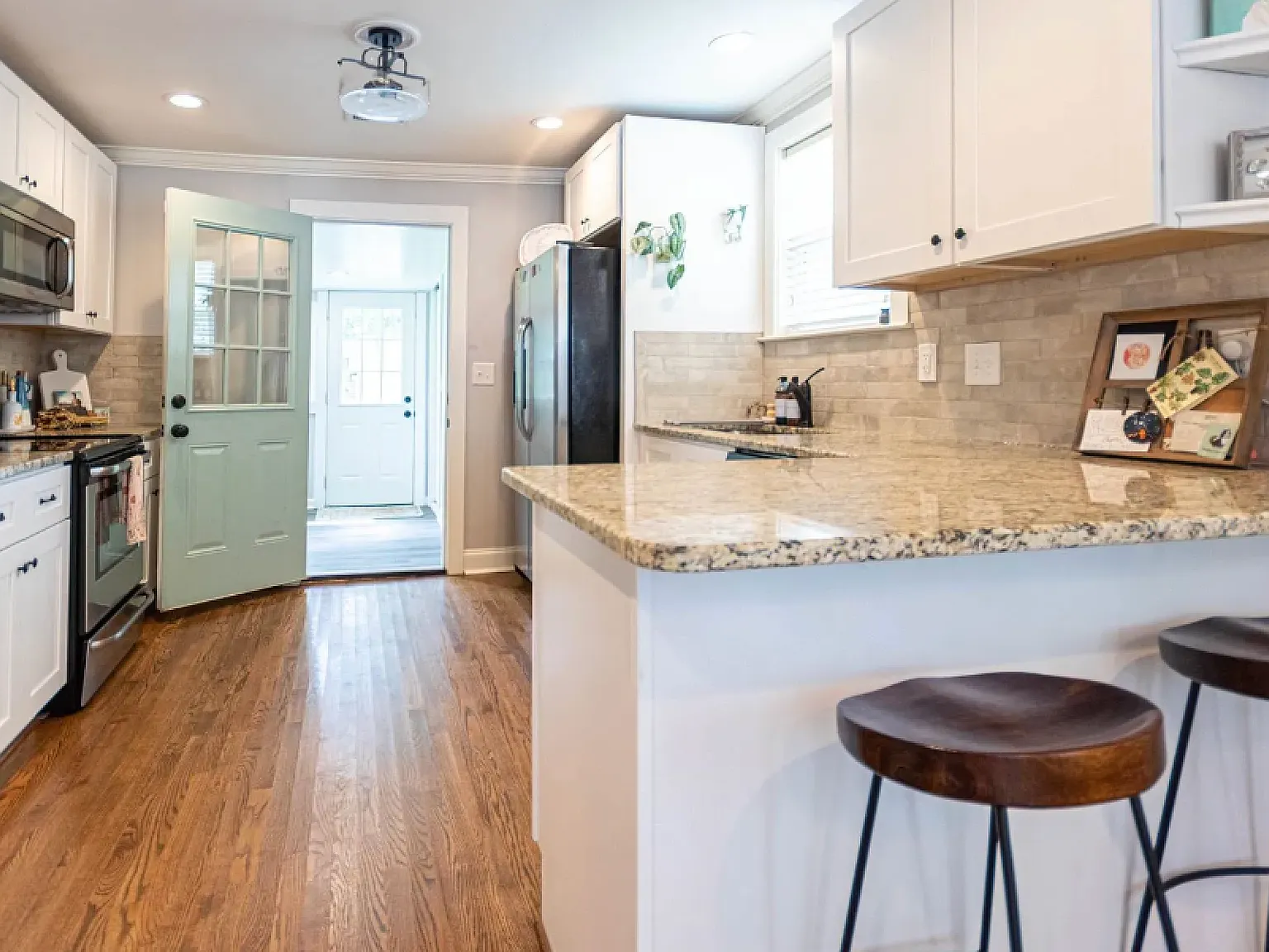 2 bed, 1199 sqft, $1,900 — Photo 3