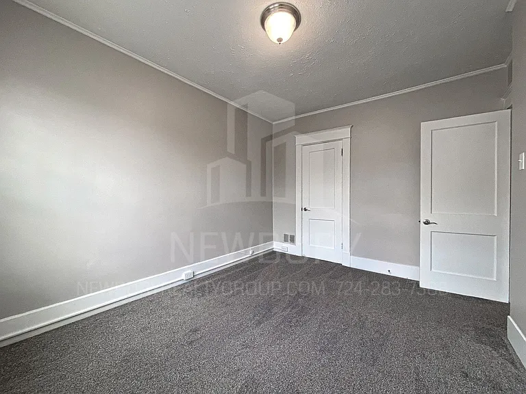 303-317 Wilson Ave — Photo 36