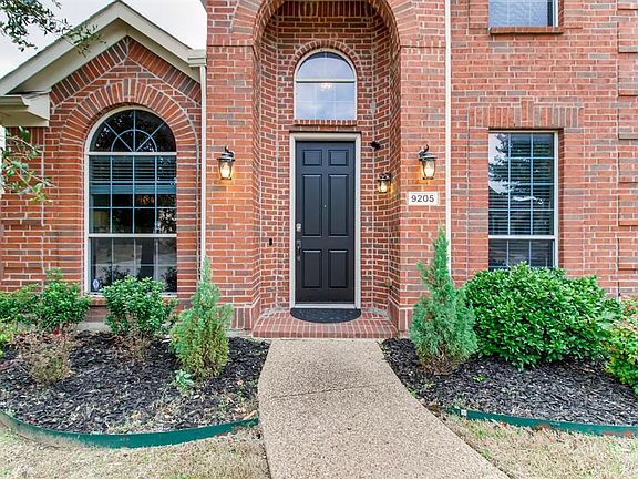 3rd image of 9205 Sterling Gate Dr