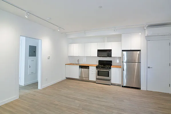 Rented by EXR | media 12