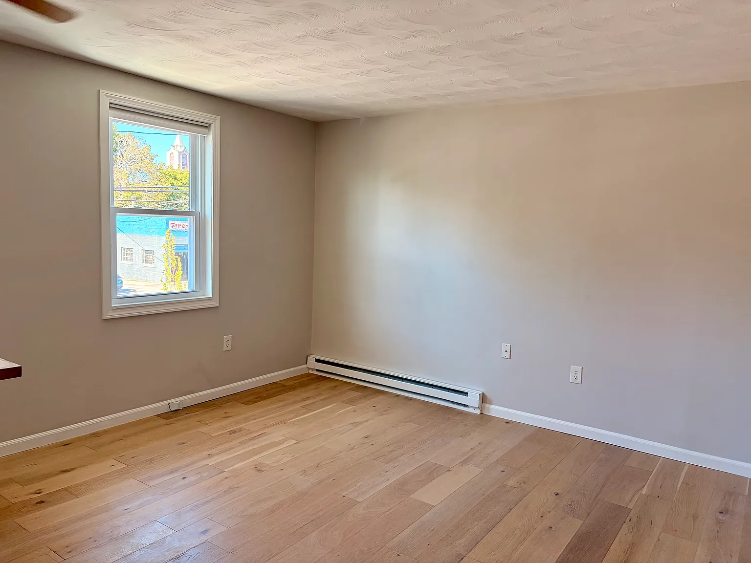 1 bed, 450 sqft, $2,400 — Photo 3