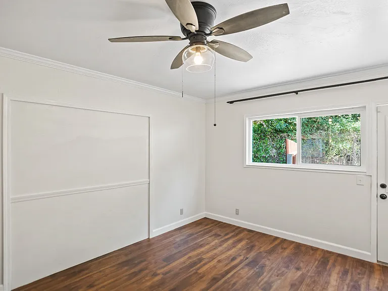 958 Collier Dr — Photo 7