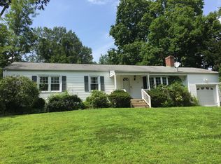 26 Old Wagon Rd, Old Greenwich, CT 06870