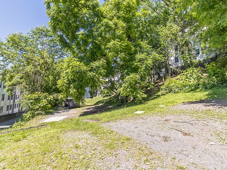 352 Stewart St — Photo 15