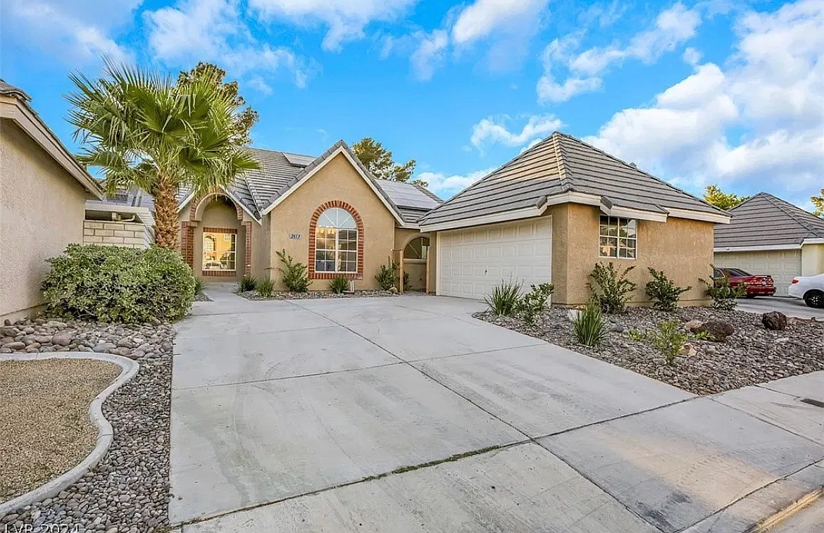 3 bed, 1687 sqft, $2,400 — Photo 1