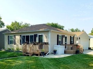 206 E 16th St, Yankton, SD 57078