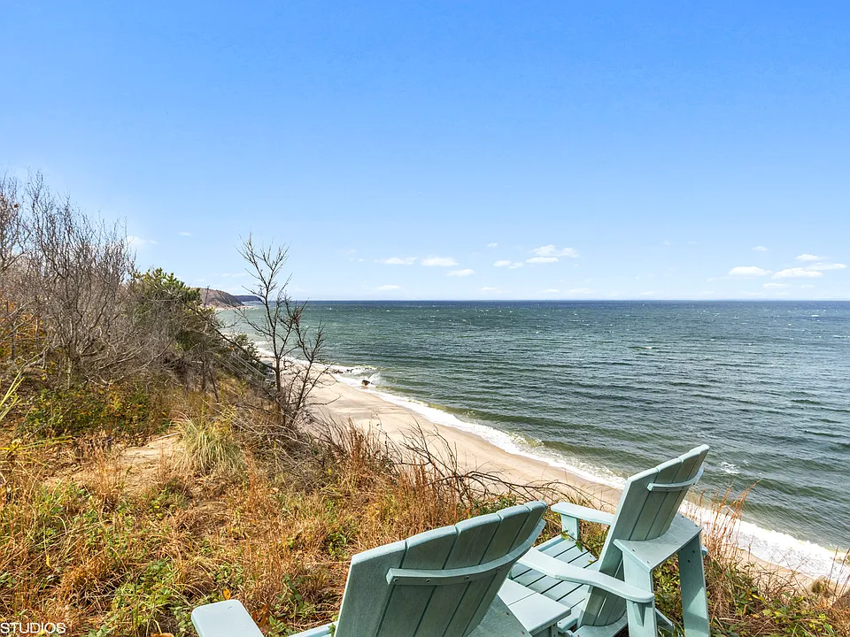 24 Cliff Way