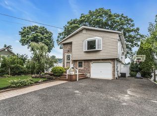 102 Willett Ave, Sayville, NY 11782