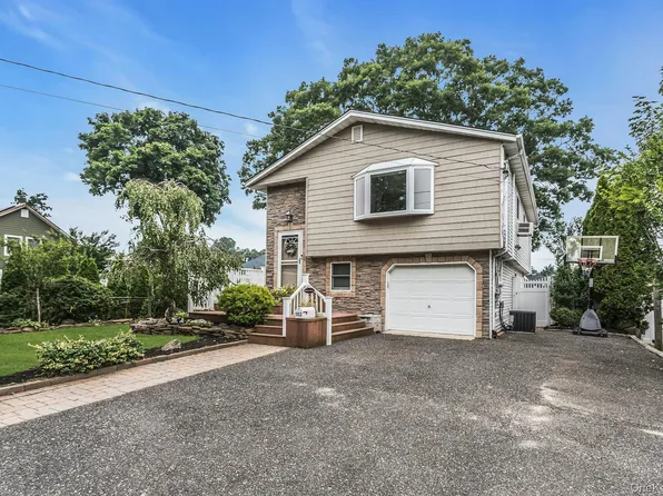 102 Willett Avenue, Sayville, NY 11782