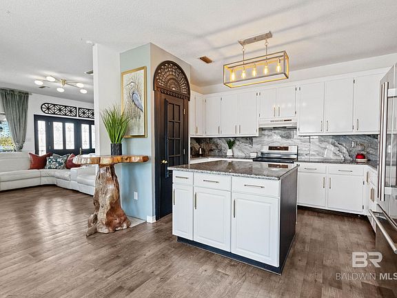 3rd image of 41997 Bayou Rd