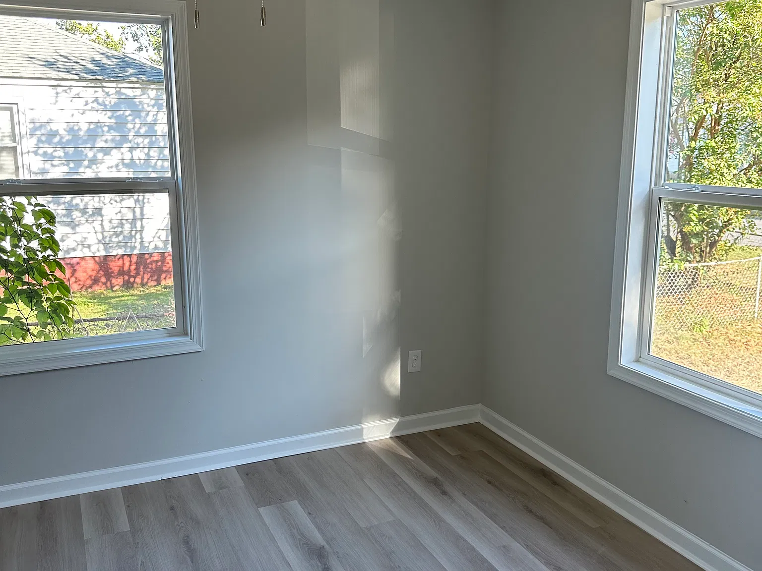 3 bed, 951 sqft, $1,650 — Photo 3