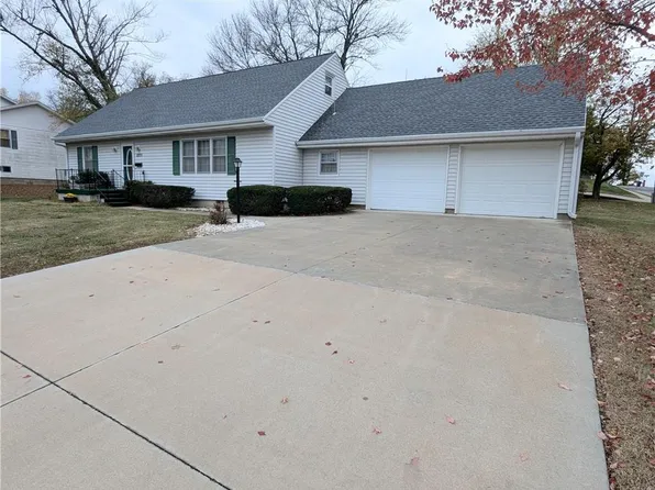 1235 N Chestnut St, Nevada, MO 64772