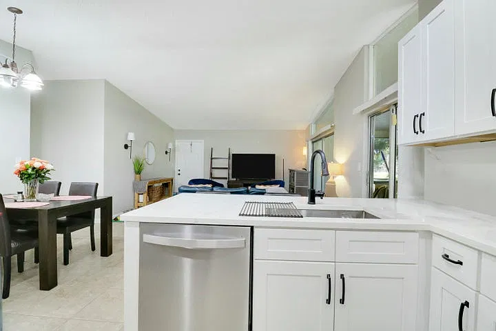 3 bed, 1200 sqft, $3,200 — Photo 3