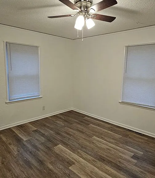10716 Bennington Ave — Photo 23