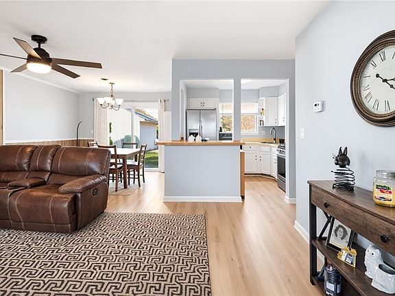 2nd image of 4900 Klamath Rd