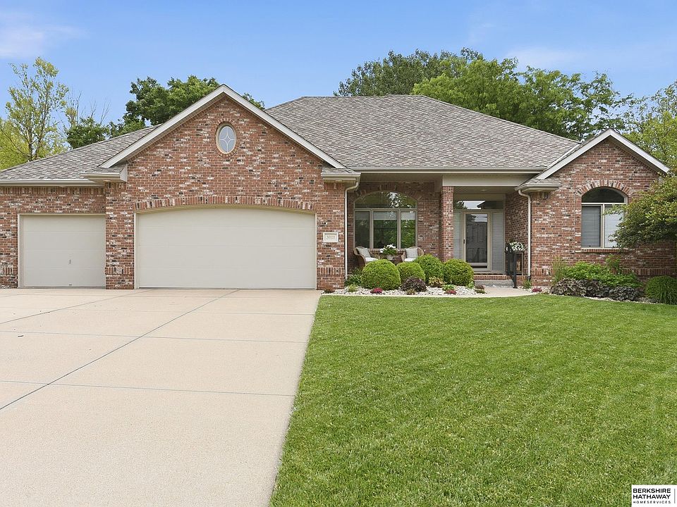 1st image of 3011 N 160th Ave