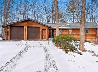 11 Breyerwood Ct, Hortonville, WI 54944