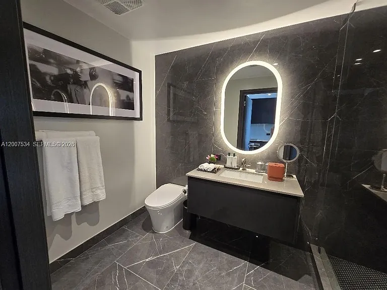 20 NE 11th St #2307 — Photo 12